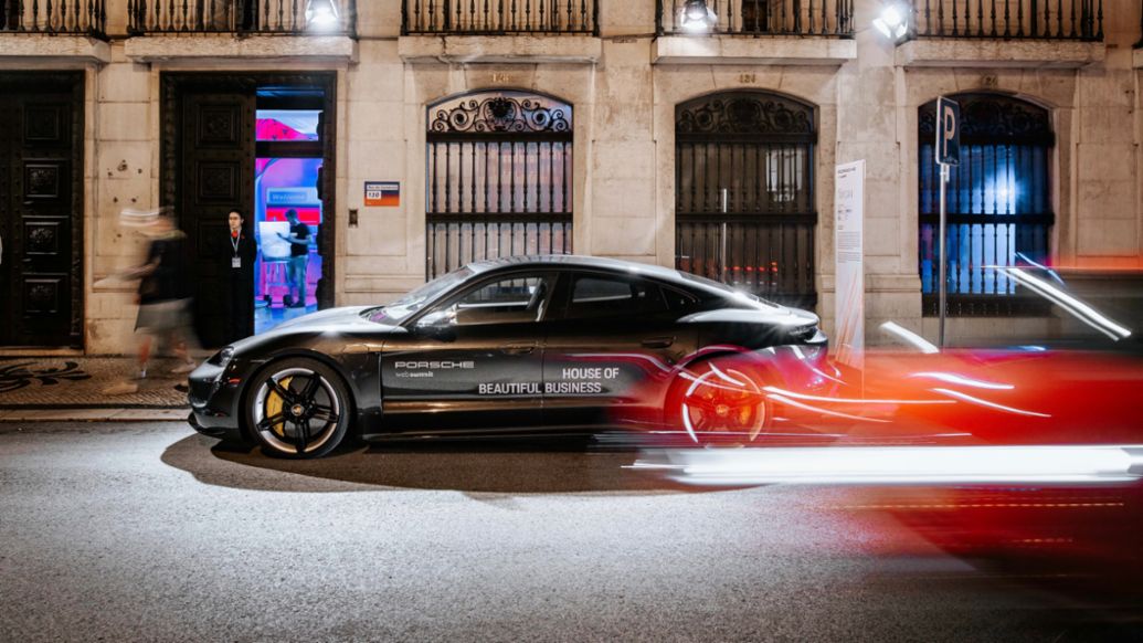 Porsche, Holoride and Discovery showcase new VR experience - Porsche  Newsroom