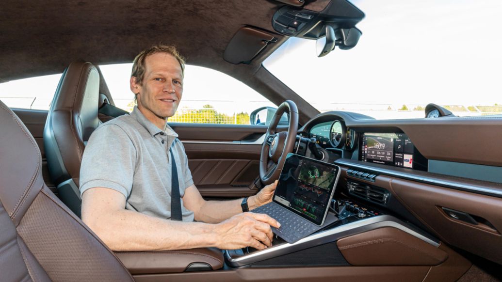 Jörg Bergmeister, Porsche-Markenbotschafter, 911 Turbo S, Porsche Track Precision App, 2020, Porsche AG