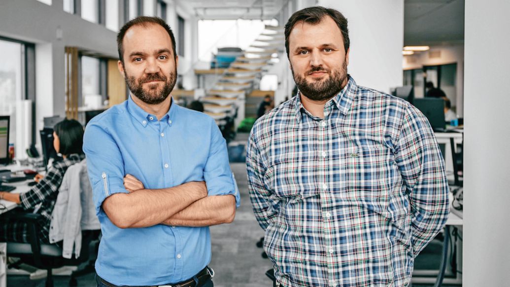 Rares Barbantan, Software Architekt, Tudor Ziman, Leiter Softwareentwicklung für neue Funktionen, l-r, Porsche Engineering, Cluj-Napoca, 2019, Porsche Engineering GmbH