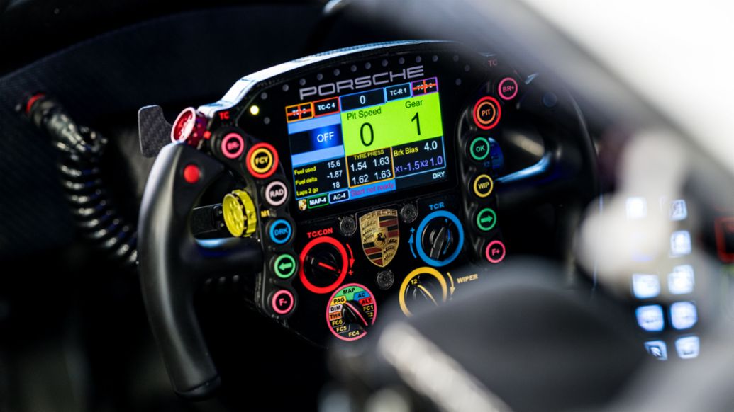 Steering wheel of the 911 RSR (2019), Porsche AG