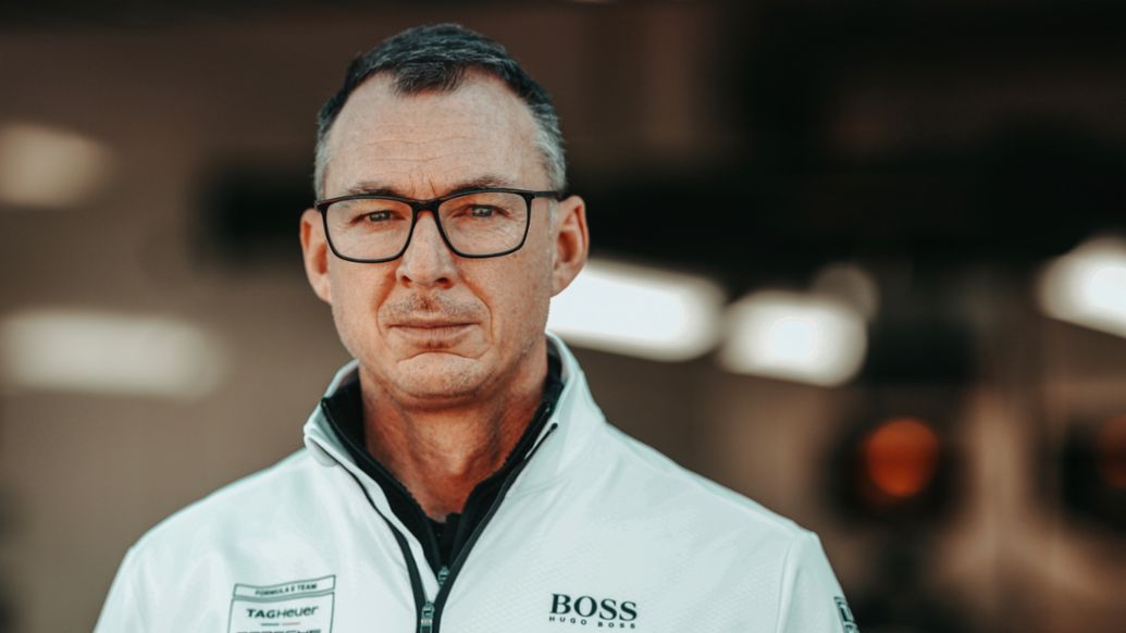Amiel Lindesay, Director de Operaciones de Fórmula E, jornadas de pruebas de pretemporada, Valencia, 2020, Porsche AG