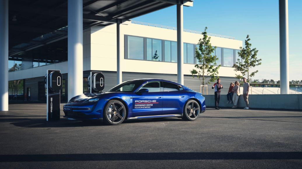 Taycan Turbo, Porsche Experience Center Hockenheimring, 2021, Porsche AG