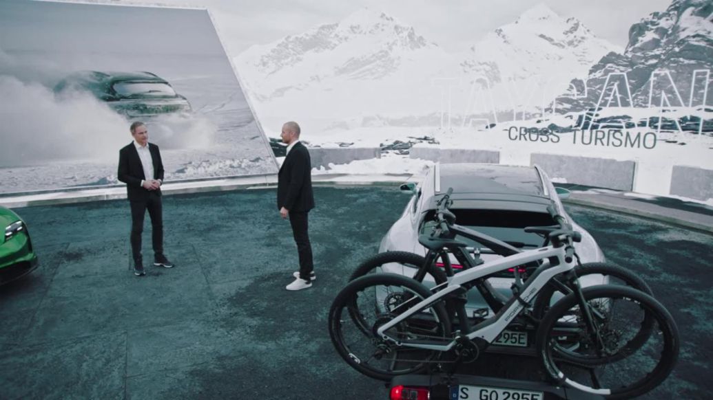 Porsche CEO Oliver Blume, Porsche Brand Ambassador Aksel Lund Svindal, l-r, Taycan 4S Cross Turismo, 2021, Porsche AG