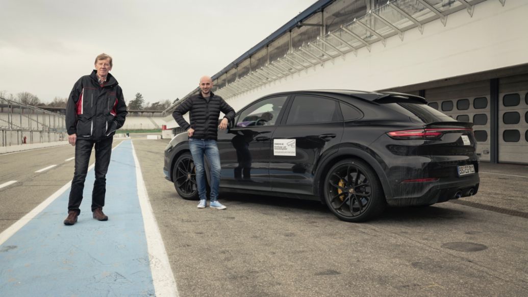 Walter Röhrl, Porsche Brand Ambassador, Lars Kern, Porsche Test Driver, Prototype of the Cayenne, Hockenheimring, 2021, Porsche AG