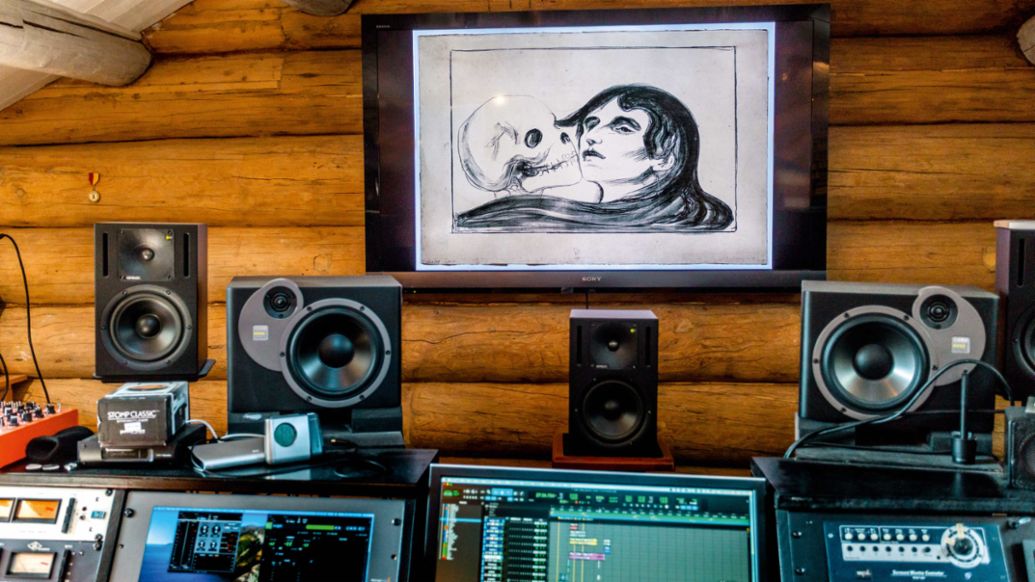 'El beso de la muerte' de Edvard Munch's, estudio de grabación, 2021, Porsche AG