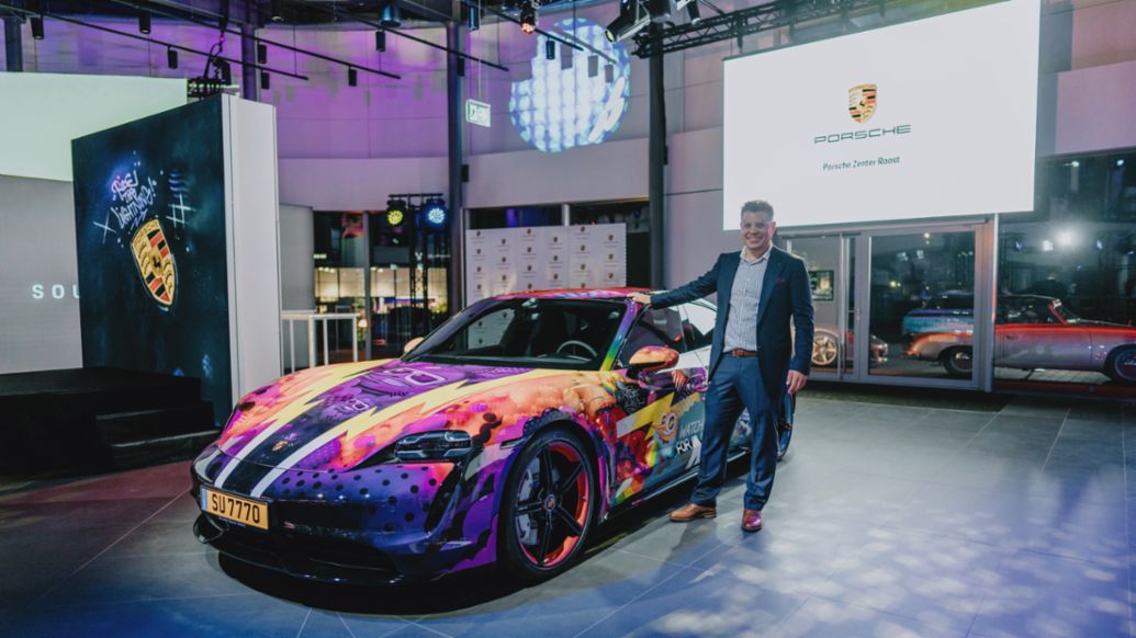 Taycan Artcar von Sumo!, 2021, Porsche AG
