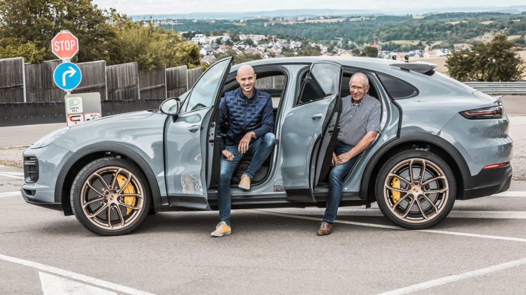 Lars y Jürgen Kern (i-d), Cayenne Turbo GT, Weissach, 2021, Porsche AG