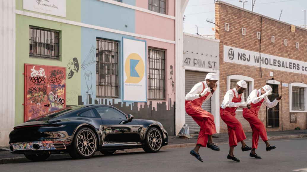 Street dancers, 911 Carrera, 2021, Porsche AG