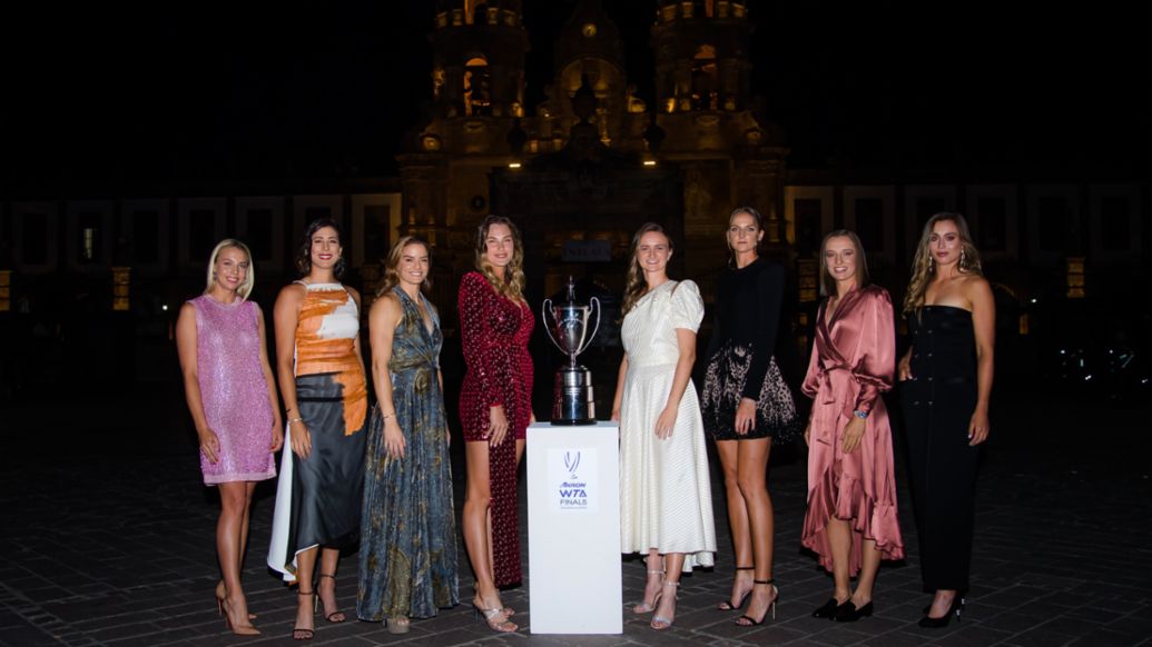 Anett Kontaveit, Garbine Muguruza, Maria Sakkari, Aryna Sabalenka, Barbora Krejcikova, Karolina Pliskova, Iga Swiatek, Paula Badosa (l-r), WTA Finals, Guadalajara, 2021, Porsche AG