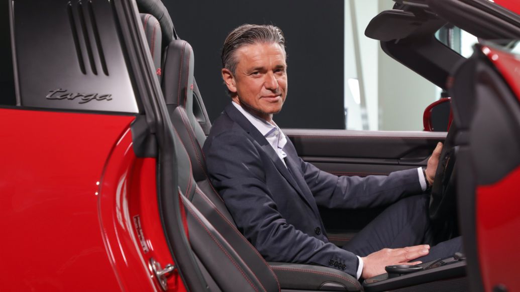 Lutz Meschke, Deputy Chairman of the Executive Board and Member of the Executive Board responsible for Finance and IT of Porsche AG, 911 Targa 4 GTS, Annual Press Conference, 2022, Porsche AG