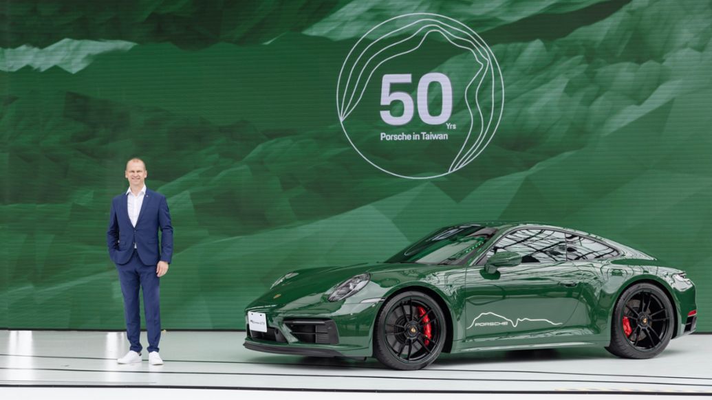 Christian Nater, CEO Porsche Taiwan, 911 Carrera GTS-50 Year Anniversary One of a Kind, 2022, Porsche AG
