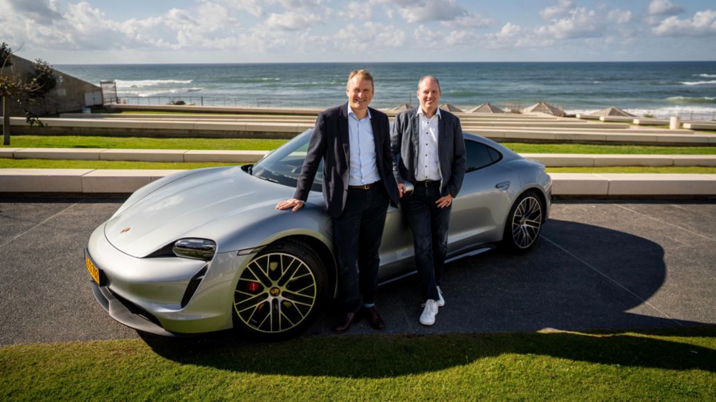 Mattias Ulbrich, CIO Porsche AG / CEO Porsche Digital GmbH, Stefan Zerweck, COO Porsche Digital GmbH, l-r, Taycan 4S, Tel Aviv, Israel, 2022, Porsche AG