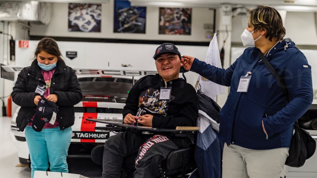 Make-A-Wish: Fasil en su visita privada al Centro de Desarrollo de Porsche en Weissach, 2022.