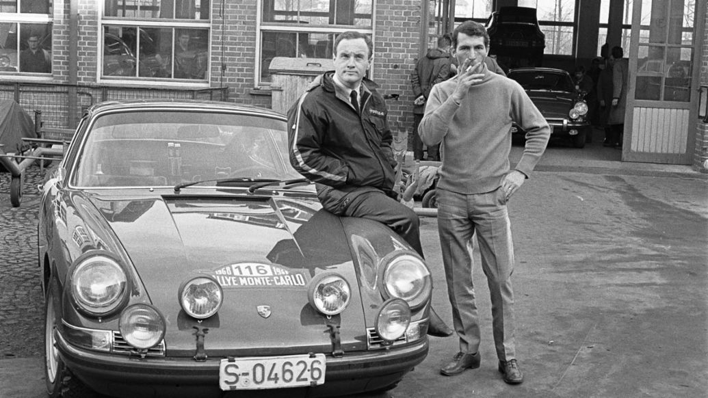 David Stone y Vic Elford (i-d), Porsche 911 T 2.0 Coupé, 1968, Porsche AG