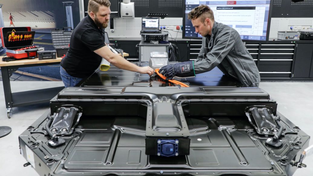 Medienworkshop HV-Batterie-Reparatur, Zuffenhausen 2022, Porsche AG