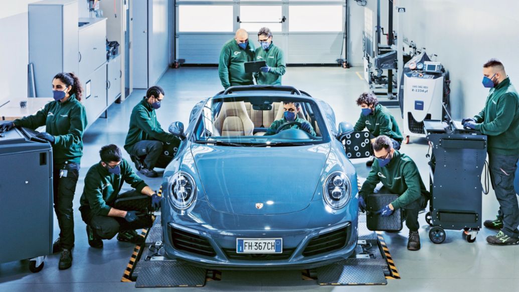 Jóvenes ingenieros en el Centro Técnico de Nardò, 2022, Porsche AG
