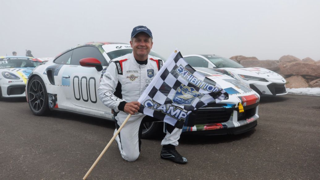 David Donner, 911 Turbo S, Pikes Peak, 2022, Porsche AG (Credit: Larry Chen Foto / 000)