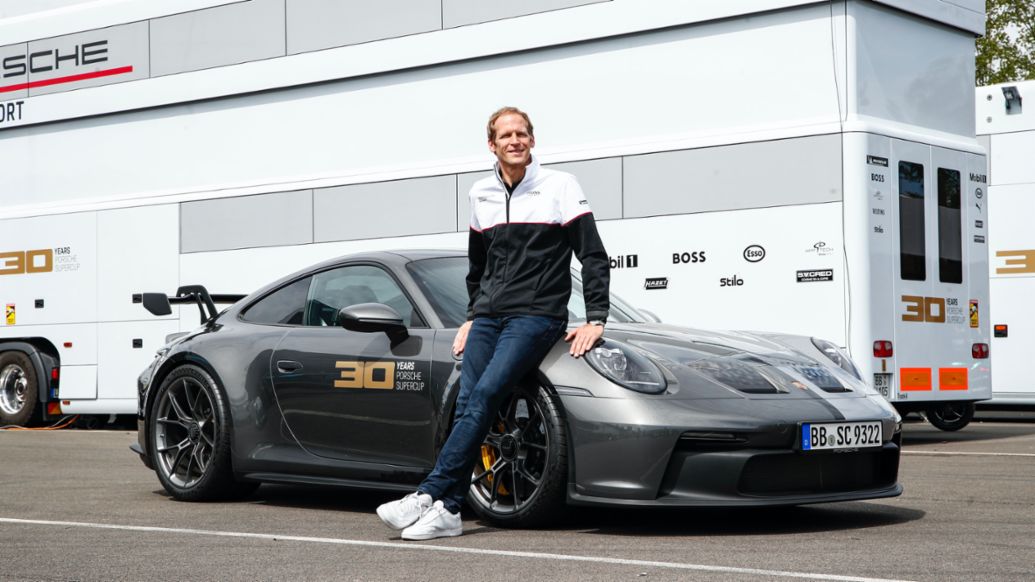 Porsche Markenbotschafter Jörg Bergmeister, Porsche Mobil 1 Supercup 2022, Imola, 2022, Porsche AG
