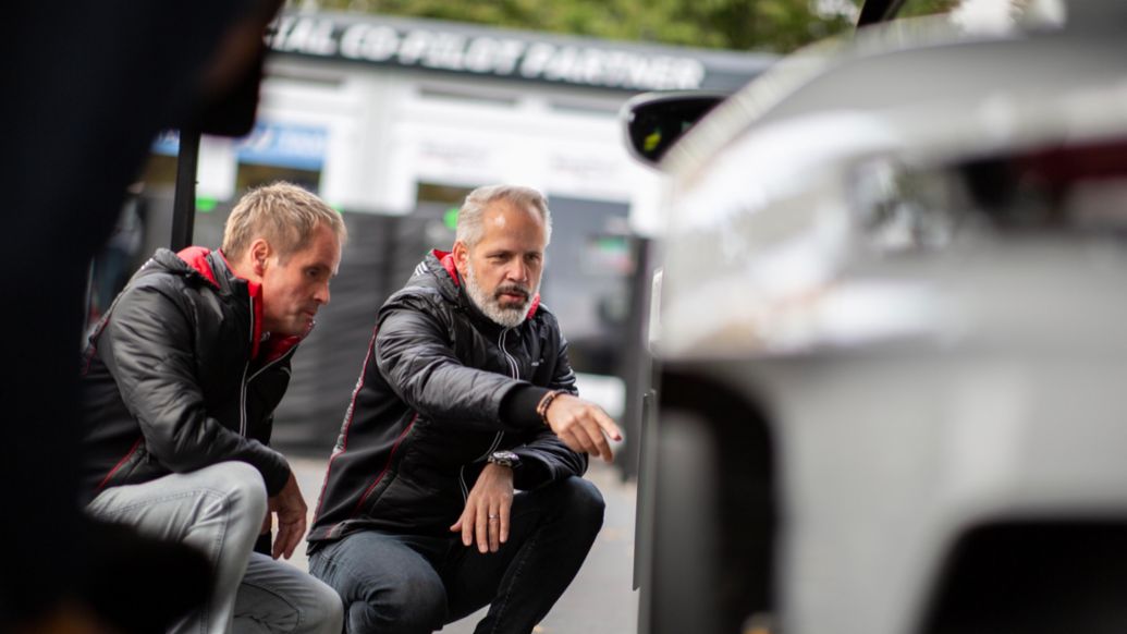 Frank Moser, Leiter der Baureihen 911 und 718, r, 911 GT3 RS, Nürburgring, 2022, Porsche AG