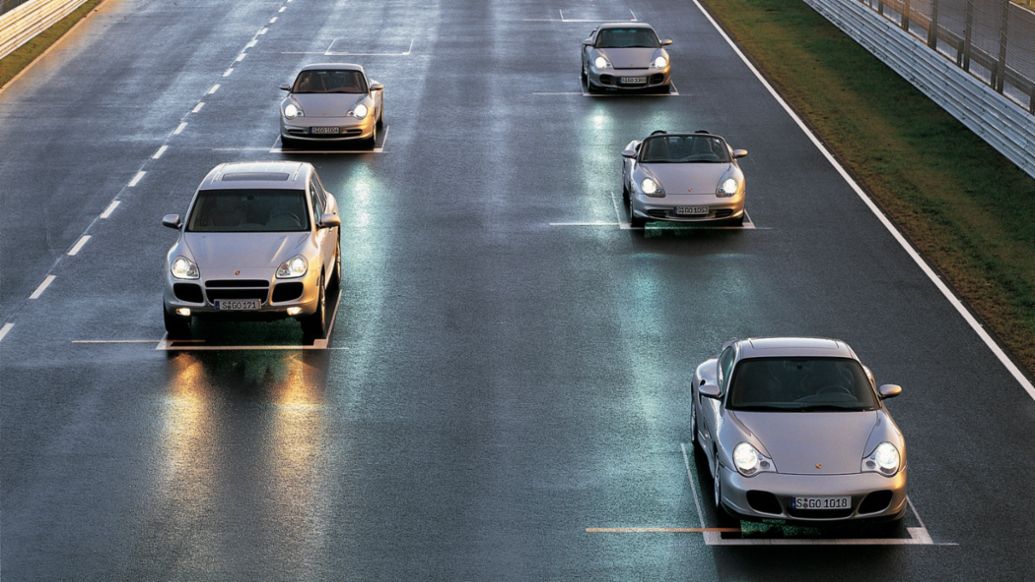 Souveräner Offroader, luxuriöser Reisebegleiter und gleichzeitig hochemotionaler Sportwagen – so lautet bis heute das Erfolgsrezept des Cayenne, 2022, Porsche AG