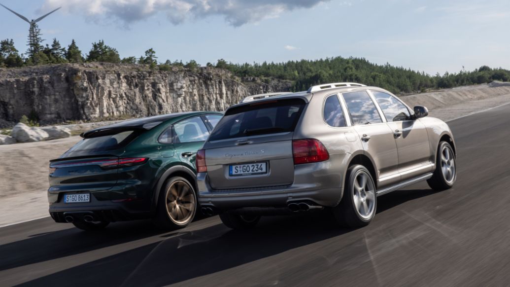 The Turbo S of the first Cayenne generation and the current Cayenne Turbo GT, 2022, Porsche AG