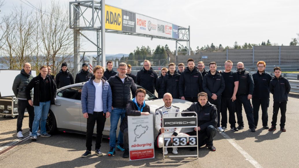 Taycan Turbo S con Kit Performance, vuelta récord en 7:33 minutos, Nürburgring Nordschleife, 2022, Porsche AG