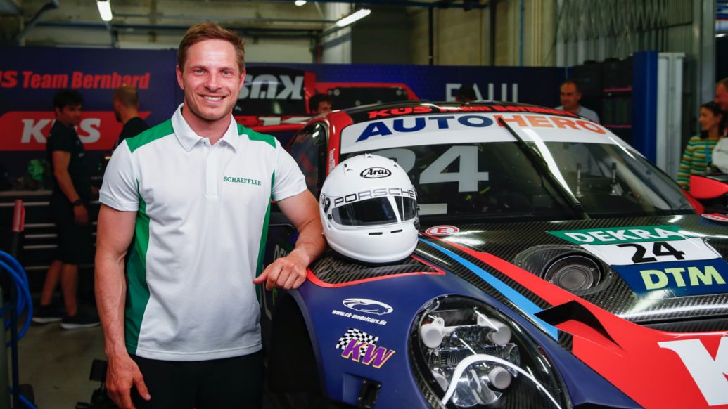 Sebastian Steudtner, actual campeón del mundo de olas grandes y colaborador de Porsche, Portimão, Portugal, 2022, Porsche AG