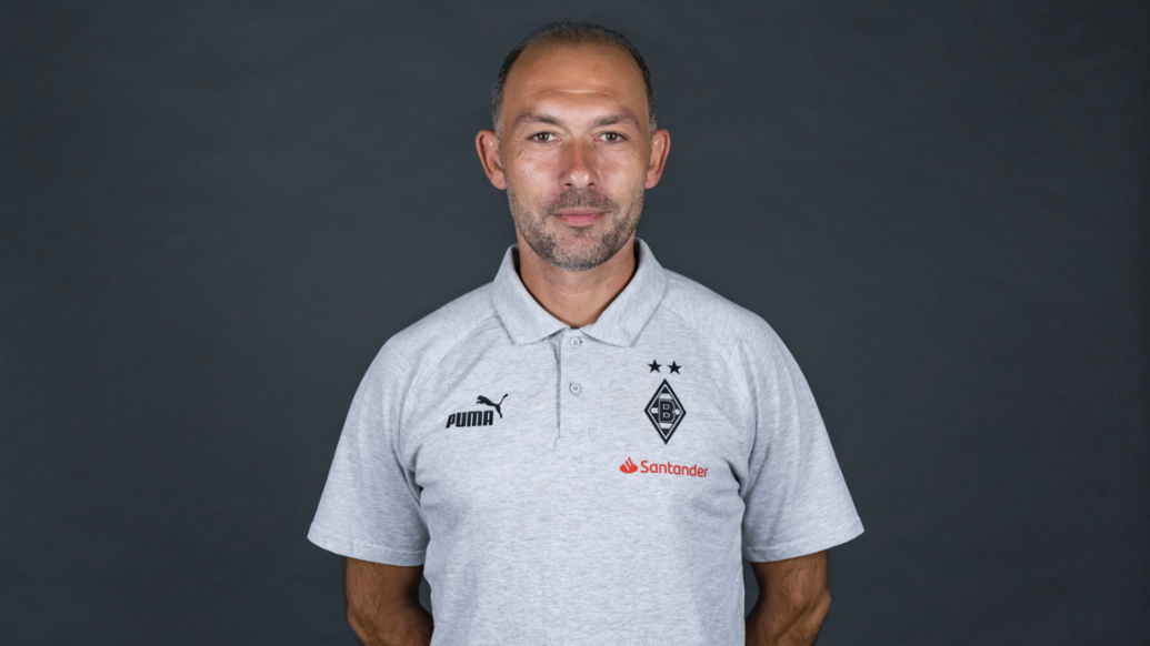 Mihai Enache, Trainer der U15-Mannschaft von Borussia Mönchengladbach, 2022, Porsche AG