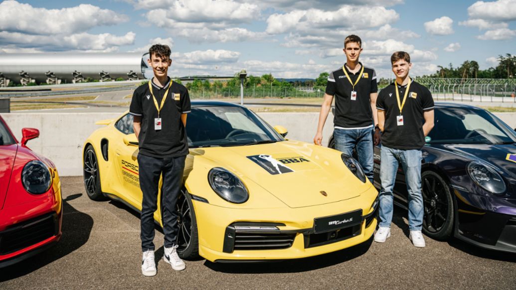 Dennis Welther, Vincent Zurawski, Edonis Paqarada (l-r), MHP RIESEN Ludwigsburg, 2022, Porsche AG