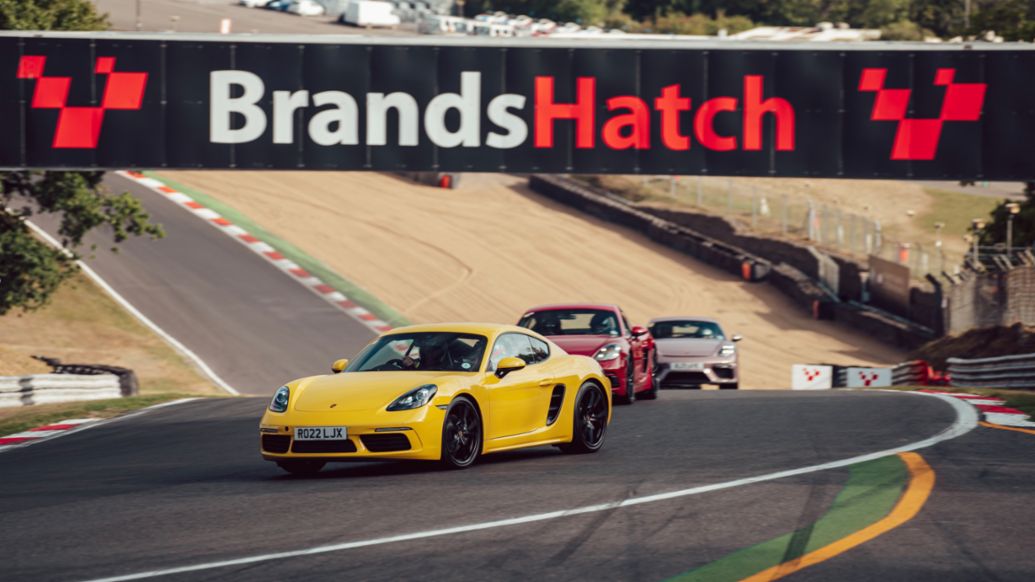 718 Cayman, 718 Cayman GT4, 718 Cayman GTS 4.0, "We Drive with Esmee Hawkey" Event, Brands Hatch, Great Britain, 2022, Porsche Cars Great Britain