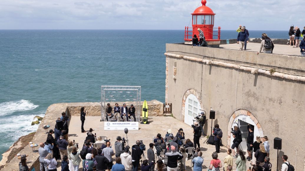 Ceremonia de entrega del certificado oficial, Nazaré, Portugal, 2022, Porsche AG