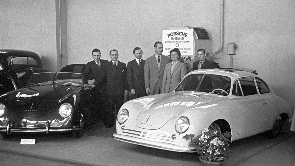 Heinrich Kunz, Hans Orsini, Ferry Porsche, Bernhard Blank, Louise Piëch y Ernst Schoch (i-d), 1949, Porsche AG