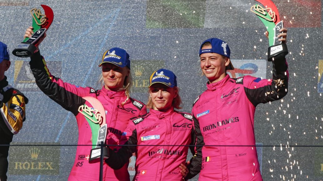 Sarah Bovy (BEL), Rahel Frey (SUI) y Michelle Gatting (DIN) (d-i), 6 Horas de Portimão, Campeonato del Mundo de Resistencia FIA (WEC), 2023, Porsche AG