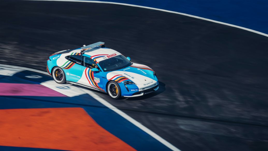 Porsche Taycan Turbo S, 포뮬러 E의 세이프티 카, 2023, Porsche AG