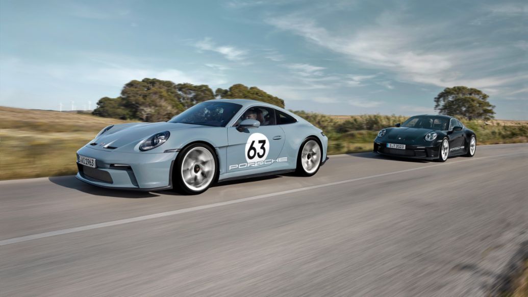Porsche 911 S/T mit Heritage Design Paket und Porsche 911 S/T, 2023, Porsche AG