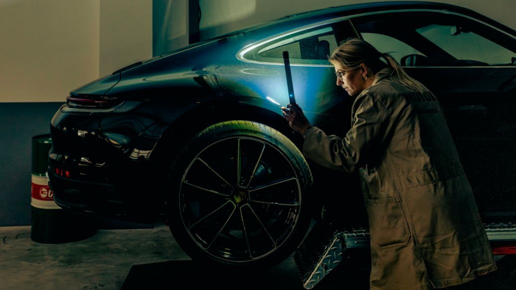 Laura Kukuk, 911 Carrera 4S, 2023, Porsche AG