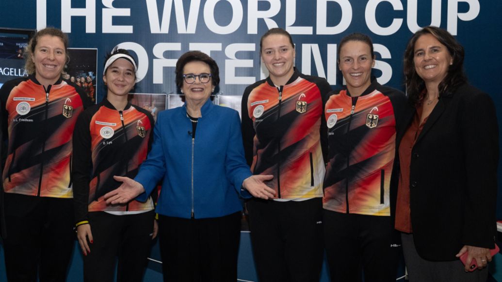 Porsche Team Deutschland mit Turnierdirektorin Conchita Martinez, Billie Jean King Cup, 2023, Porsche AG