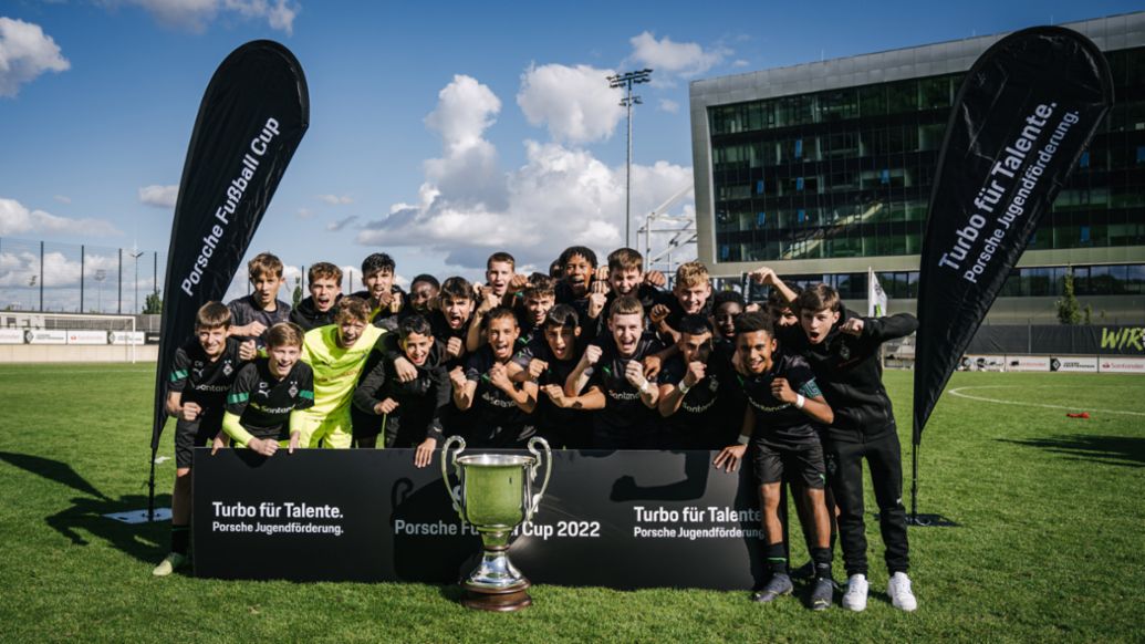 Porsche Fußball Cup 2022, Porsche AG