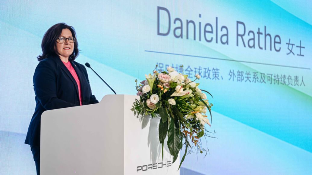 Daniela Rathe, Leiterin Politik, Aussenbeziehungen und Nachhaltigkeit bei der Porsche AG, Join the Porsche Ride, China, 2023, Porsche AG