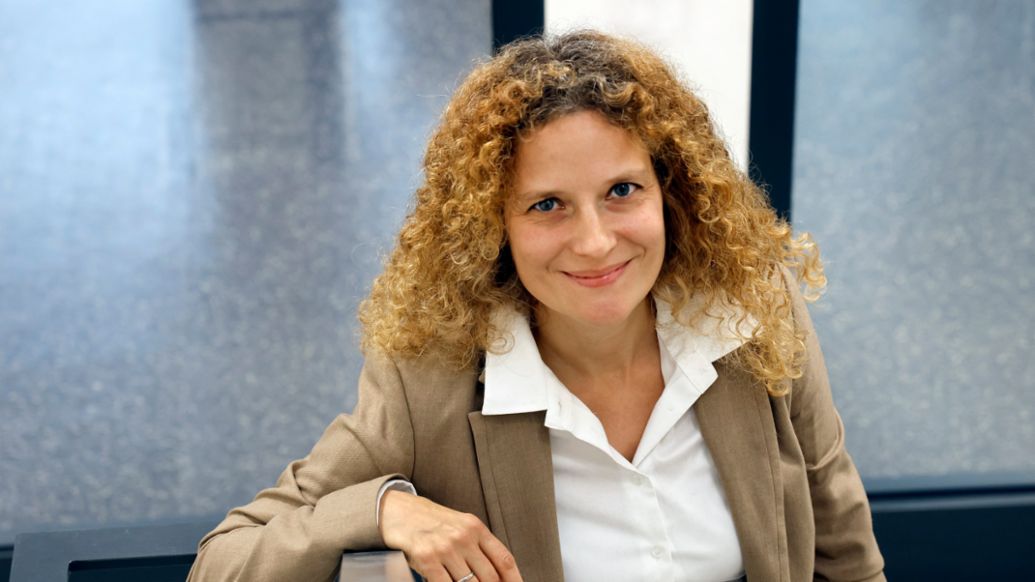 Isabel Pokorni, Leiterin Umwelt- und Energiemanagement bei Porsche, 2023, Porsche AG