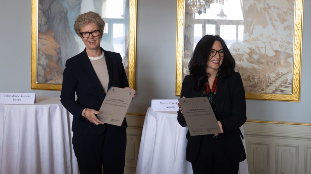 Hilde Merete Aasheim, President und CEO von Hydro, Barbara Frenkel, Mitglied des Vorstandes für Beschaffung bei der Porsche AG, 2023, Porsche AG