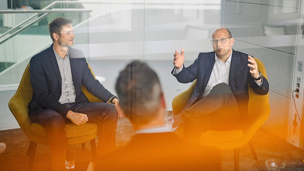 Dr. Matthias Peissner, Leiter des Forschungsbereichs Mensch-Technik-Interaktion am Fraunhofer-Institut für Arbeitswirtschaft und Organisation IAO, Markus-Christian Eberl, CEO Porsche Engineering (l-r), 2024, Porsche AG