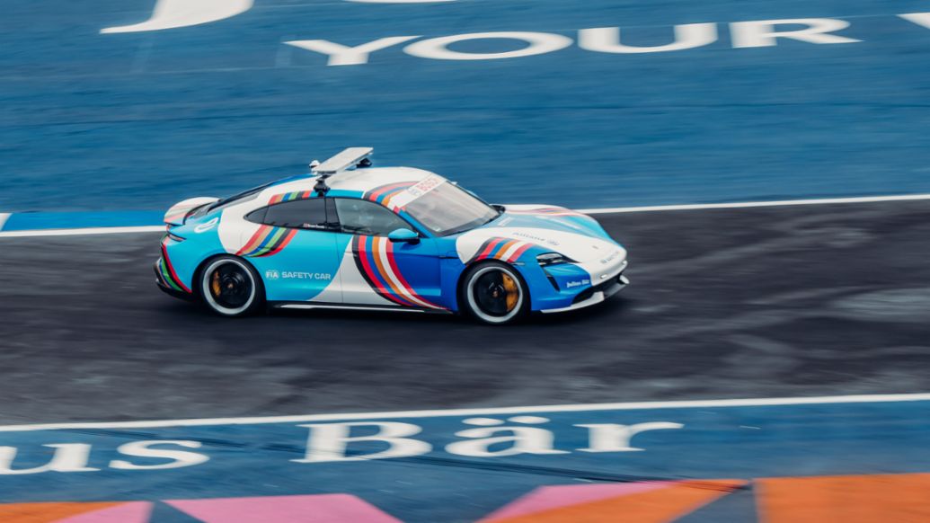 Taycan Turbo S, coche de seguridad de la Fórmula E, 2024, Porsche AG