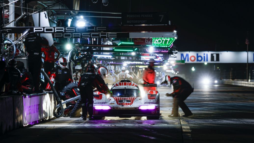 Porsche 963, Porsche Penske Motorsport (nº 6), Nick Tandy (GB), Mathieu Jaminet (FRA), Frédéric Makowiecki (FRA), carrera, 12 Horas de Sebring, campeonato IMSA, 2024, Porsche AG