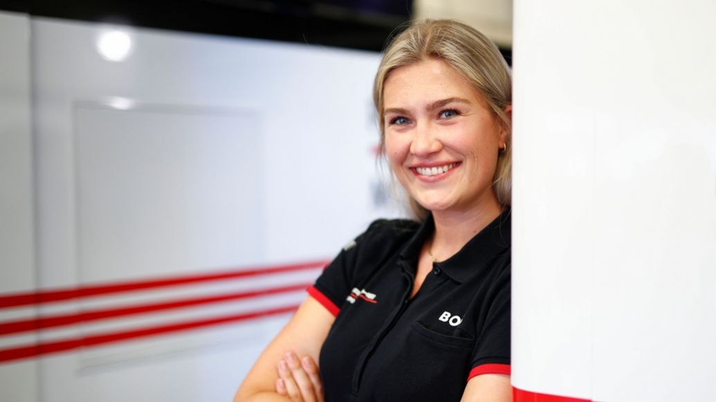 Nina Braack, Esports Manager at Porsche Motorsport, 2024, Porsche AG