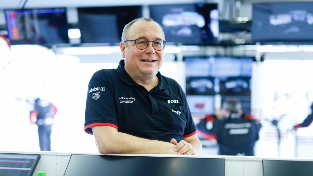Urs Kuratle, Director de Competición del Equipo Oficial de LMDh, WEC, carrera 1, Catar, 2024, Porsche AG