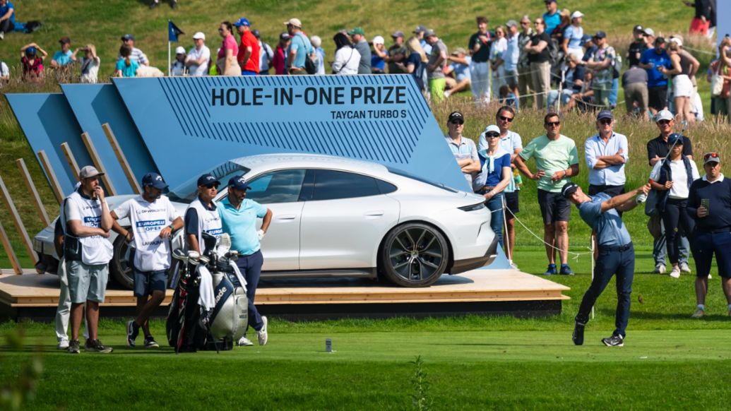 Porsche Taycan Turbo S, hole-in-one prize on the 17th tee, European Open, 2024, Porsche AG