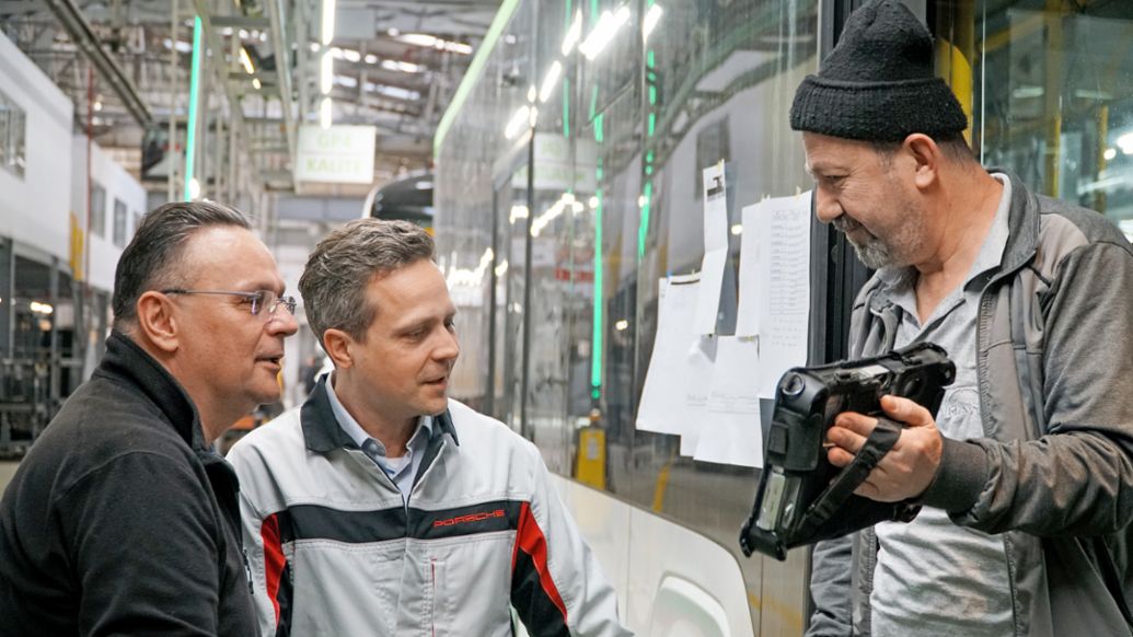Arkadiusz Kopiec, Head of Quality at MAN Bus; Dr.-Ing. Michael Bartholdt, Senior Manager at Porsche Consulting; Okan Albasoglu (l-r), Ankara, Turkey, 2025, Porsche Consulting GmbH