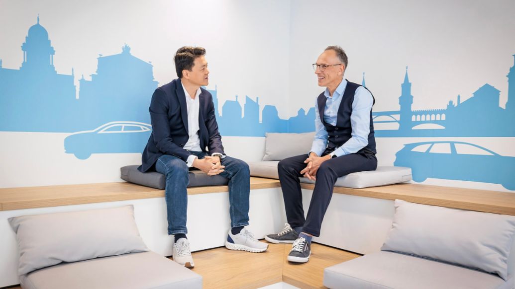 Professor Dr. Zheng Han, Professor Dr. Andreas Herrmann (l-r), Automotive Day, 2025, Porsche Consulting GmbH