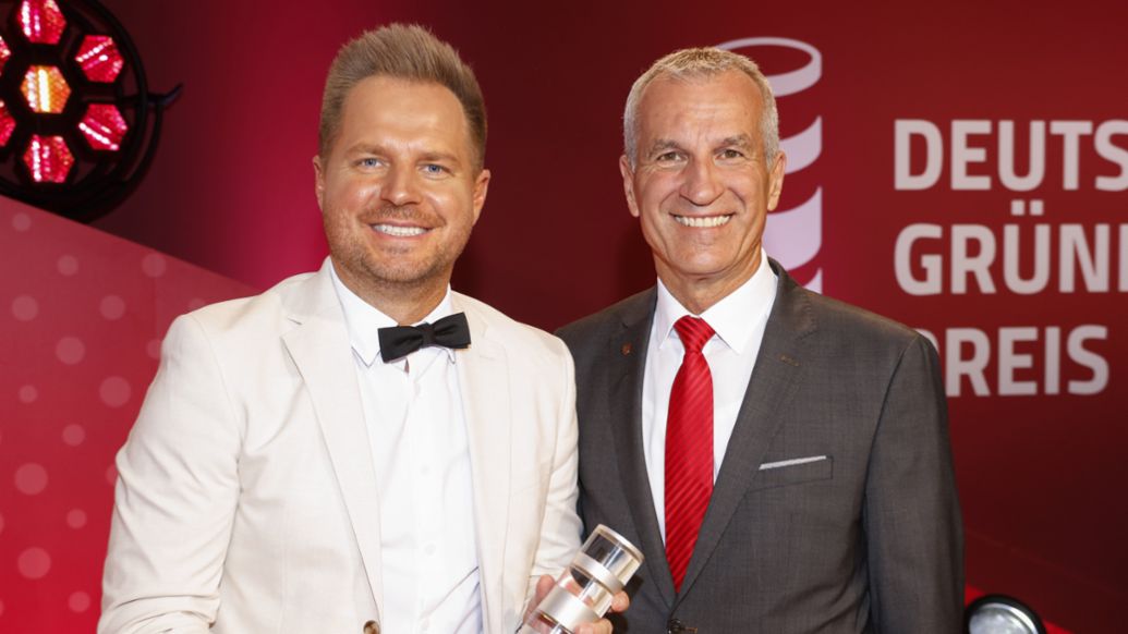 David Reger, CEO Neura Robotics GmbH; Albrecht Reimold, Porsche Board Member for Production and Logistics (l-r); 2025, Porsche Consulting GmbH